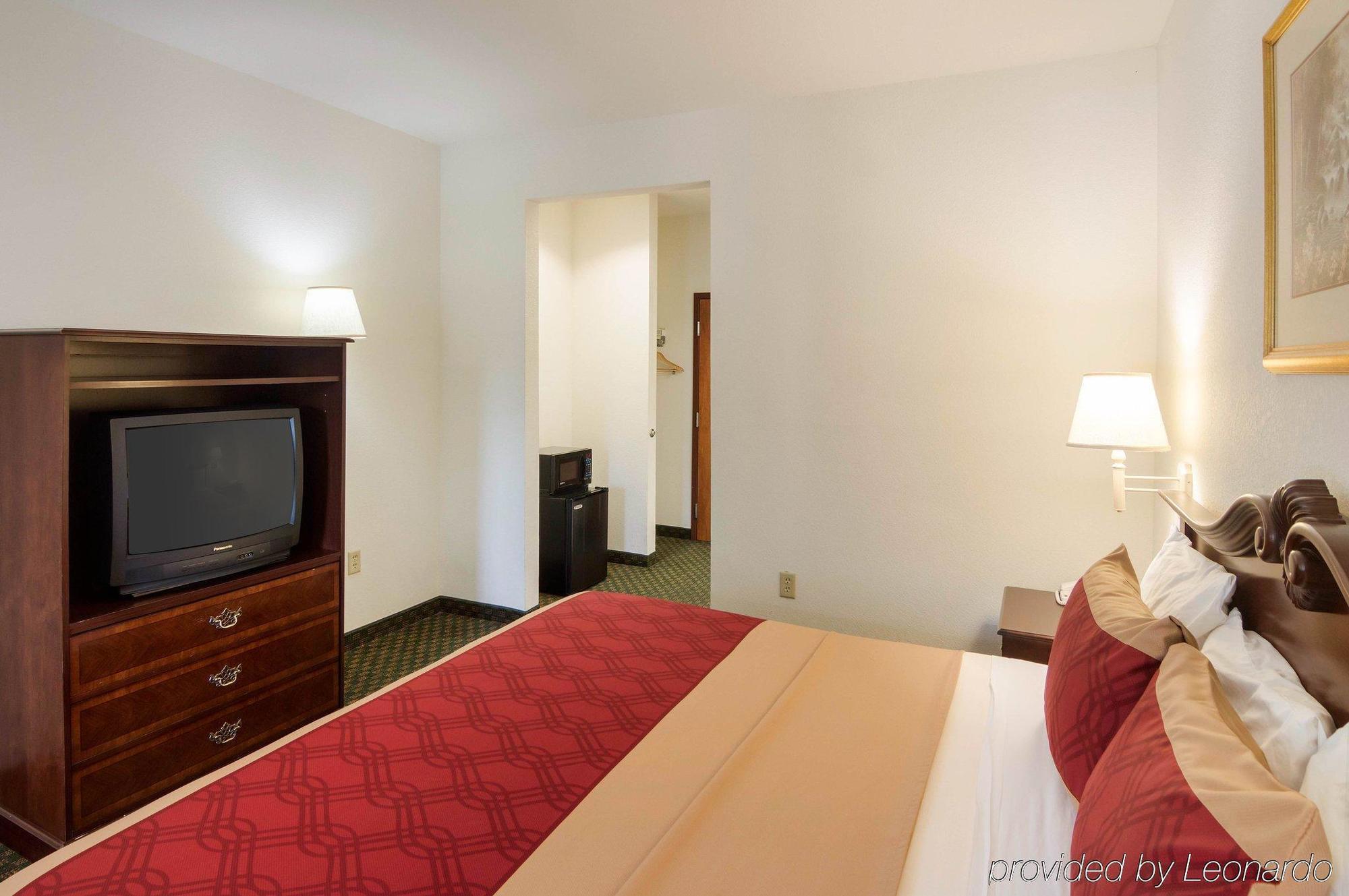 Econo Lodge וות'רפורד מראה חיצוני תמונה