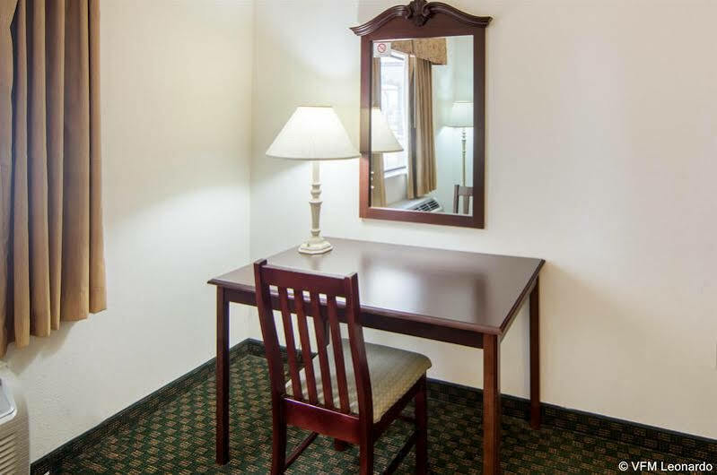 Econo Lodge וות'רפורד מראה חיצוני תמונה