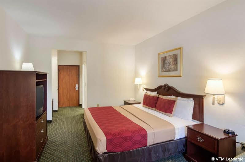 Econo Lodge וות'רפורד מראה חיצוני תמונה